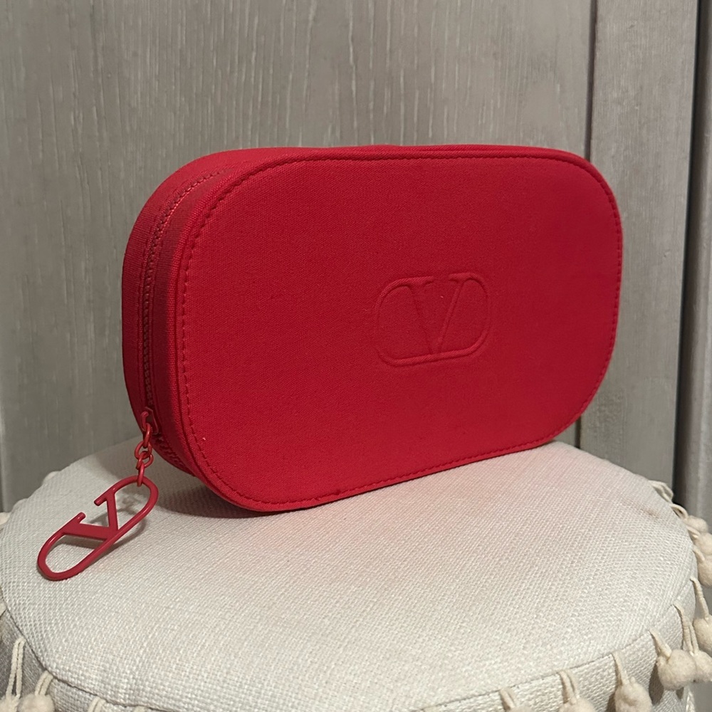 Red Valentino makeup brush bag 💄